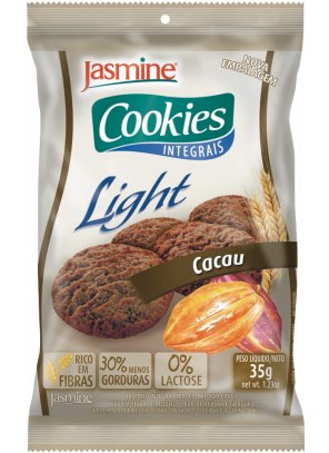 CACAU.png - Cookies Integrais Light CacauRico em fibras e proteínasLivre de Gorduras Trans33% Menos açúcar30% Menos gordura Ingredientes: Farinha de trigo integral, farinha de trigo fortificada com ferro e ácido fólico, açúcar mascavo, óleos vegetais (palma, milho e girassol), milho integral em pó, cacau em pó, amido de milho, maltodextrina, sal, edulcorantes naturais maltitol e glicosídeo de esteviol, agentes de crescimento (fosfato monocálcico, bicarbonato de sódio, bicarbonato de amônio), estabilizante natural lecitina de soja, aromas e corante natural caramelo.Contém glúten.Disponível na versão: 35g. 